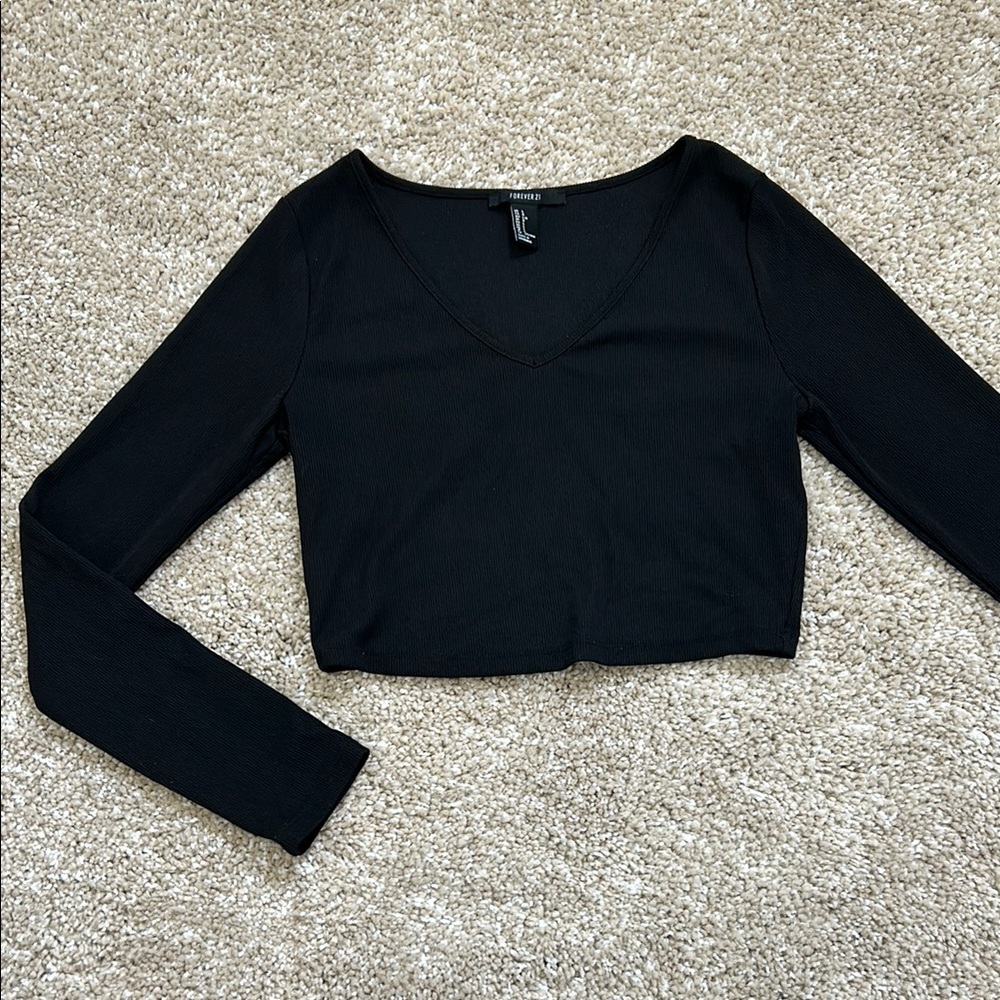 Black Long Sleeve V-Neck Crop Top